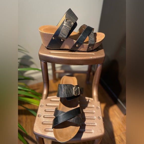 Metallic Leather Wedges - Picture 4 of 6